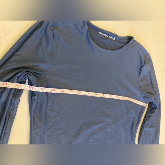 Abercrombie and Finch Soft Matte Seamless Tuckable Long-Sleeve Tee Blue Med - Picture 3 of 7